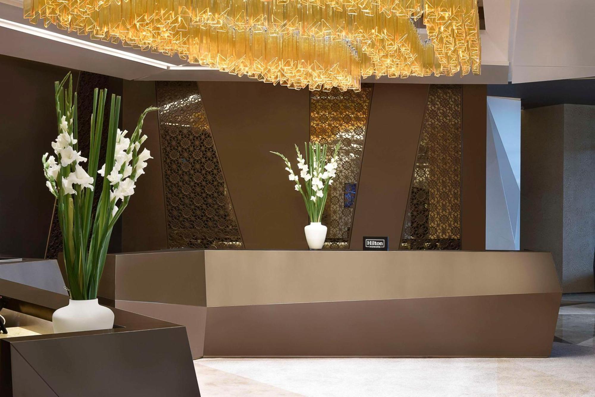 Hilton Bahrain Hotel Manama Exterior foto The lobby of the hotel