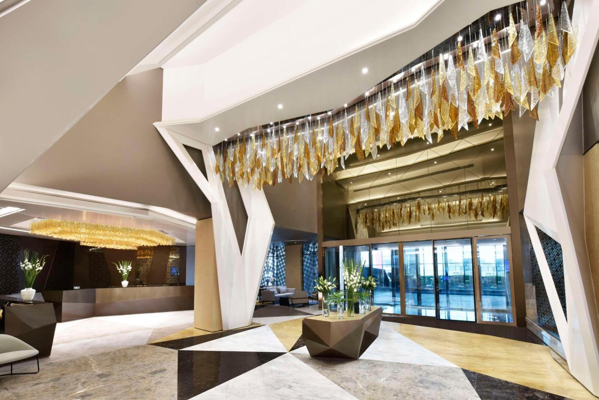Hilton Bahrain Hotel Manama Exterior foto The lobby of the hotel