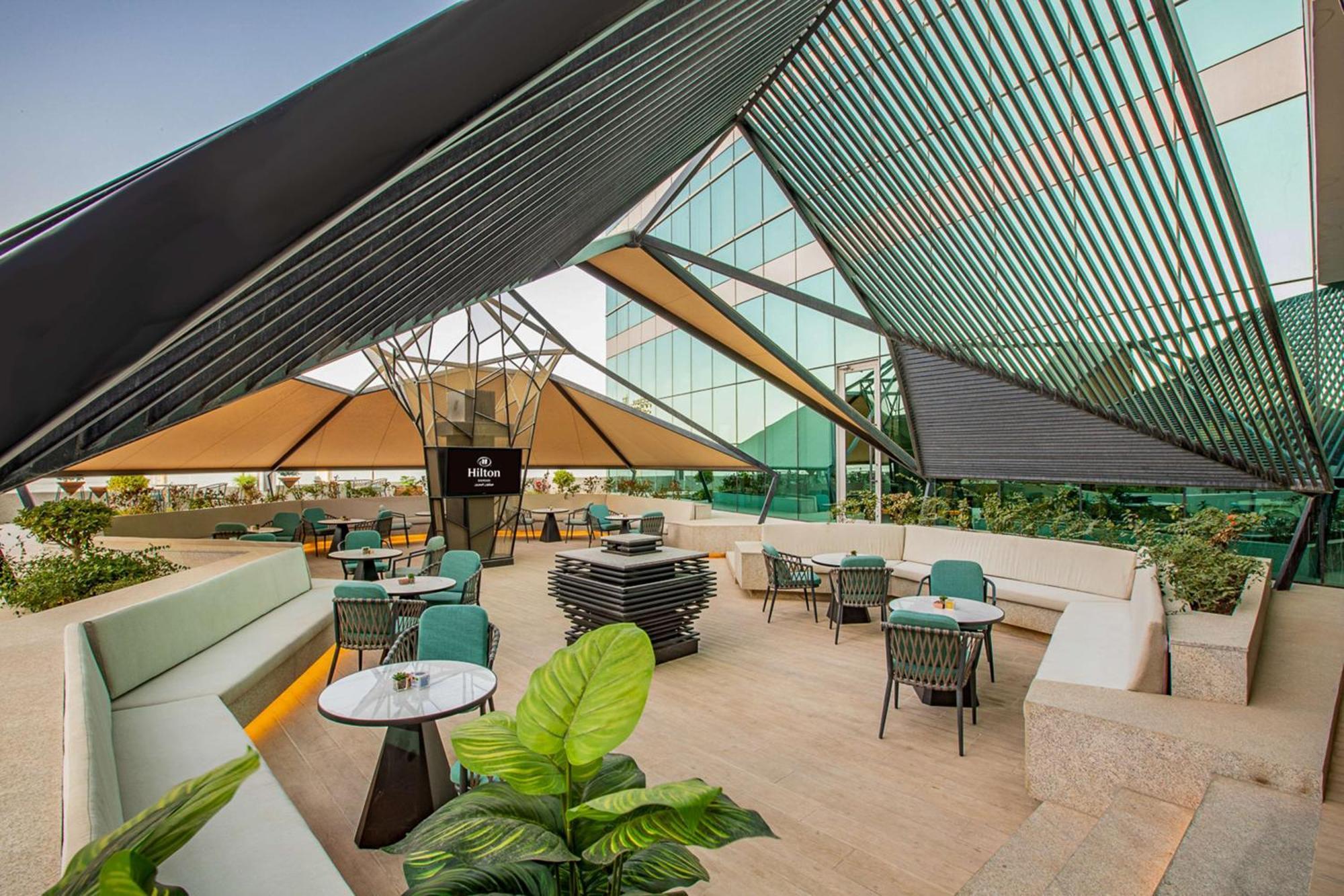 Hilton Bahrain Hotel Manama Exterior foto The Sky Bar
